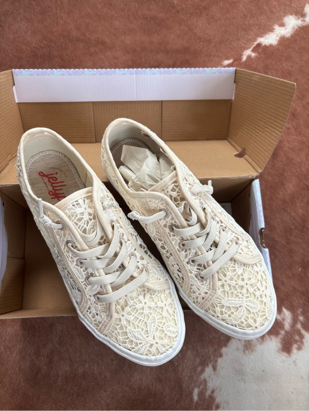 Jellypop Destiny Lace-Up Sneakers in Light Cream 7.5 NIB